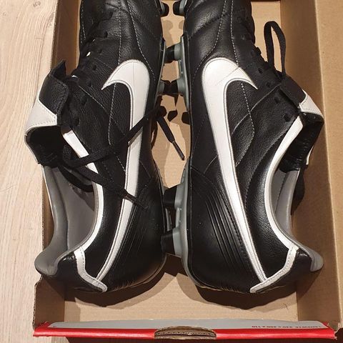 nike total zom  44str