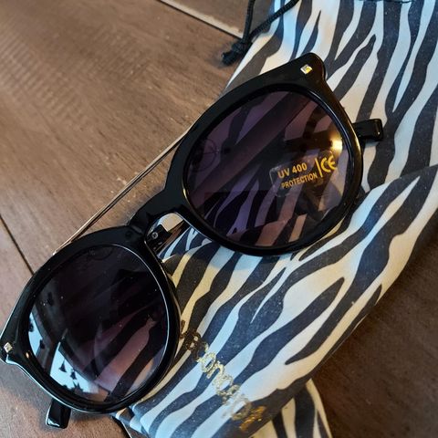 Ubrukte solbriller fra Soya