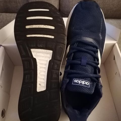 Adidas sko i str 44