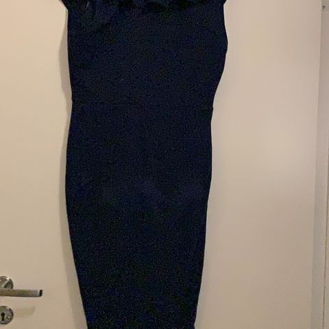Elegant blå kjole med prislapp- Ny og ubrukt!