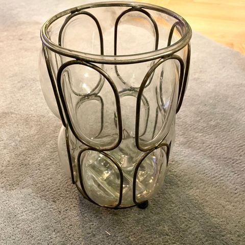 Vase, glass og metall