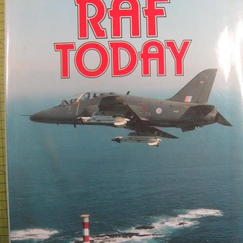 RAF TODAY ( Engelsk tekst) Alan W Hall (1989). Se bilder!