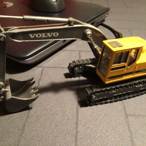 VOLVO EC 280 modell 1:50.Gravemaskin.Motorart.