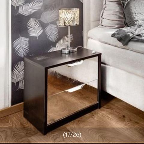 Nattbord i svart/ mørk brun med speildetaljer
