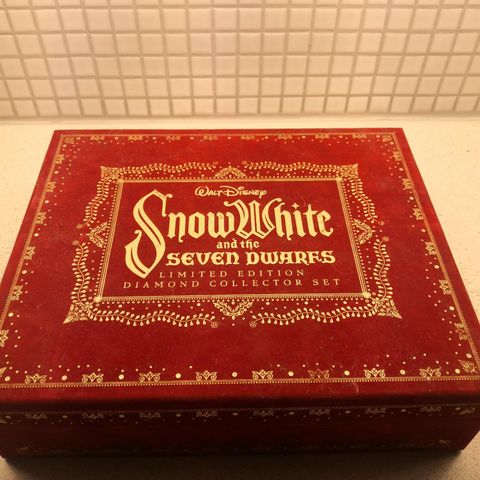 Snow white and the seven dwarfs limited edition diamond collector set