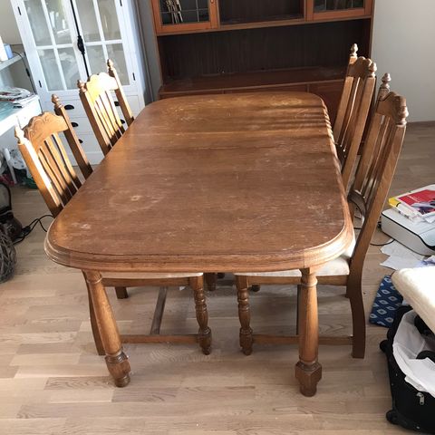 Spisebord og 6 stoler