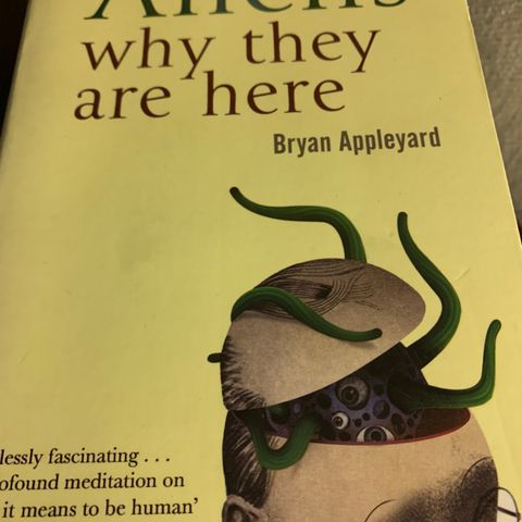 Bryan Appleyard sin bok Aliens: Why They Are Here til salgs.