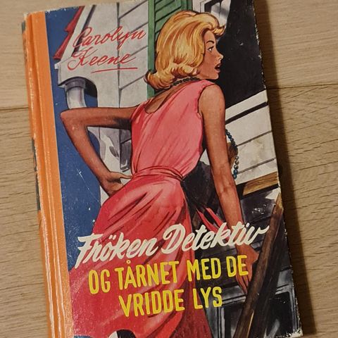 FRØKEN DETEKTIV og tårnet med de vridde lys (bok nr.8), vintage