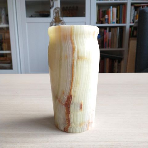 Fin vase/ urne i onyx