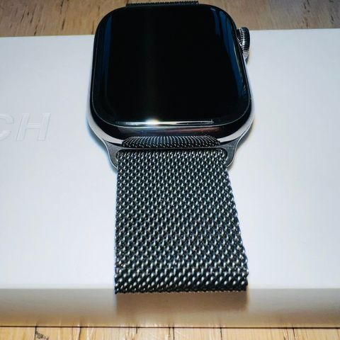 Apple Watch Series 7 41mm GPS+eSIM (grafitt stål/grafitt Milanese-reim)