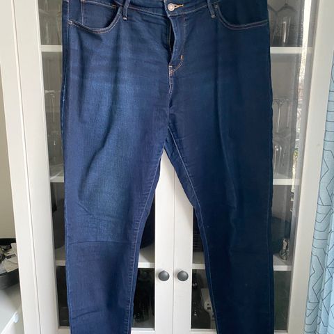 Levi’s plus 310 super skinny, str 18L