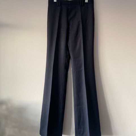 Intermix pinstripe slacks. 100% ull. Str 38