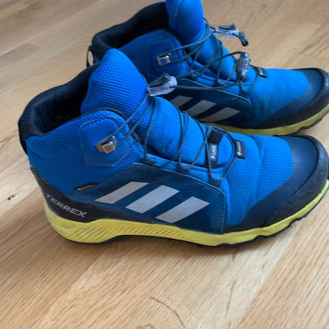 AdidasGoretex sko st.37