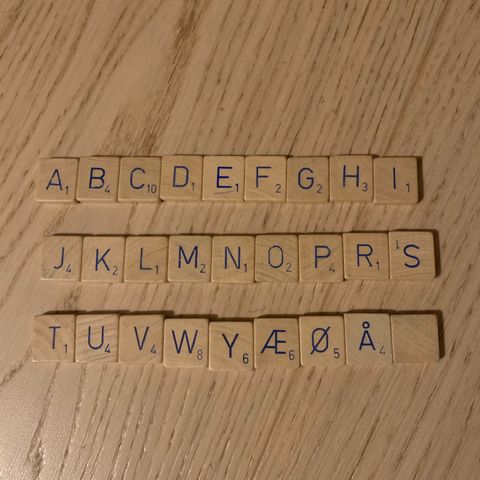 Retro Scrabble-brikker og brett