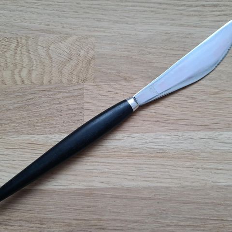 Retro kniv med svart skaft