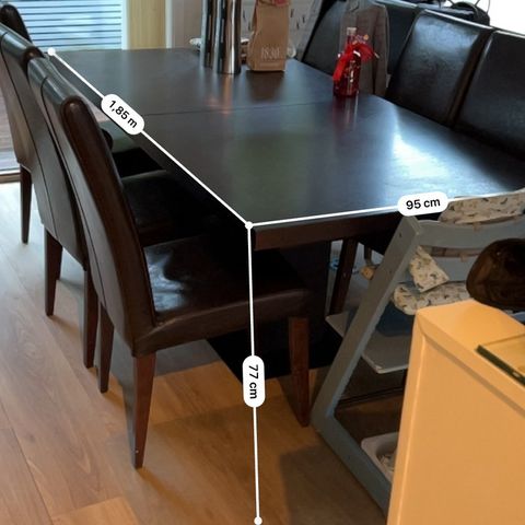 spisebord med 6 stoler