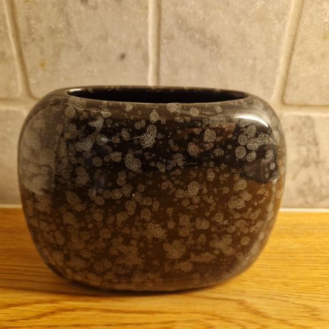 Keramikk vase - 17 x 13 x 16,5 cm