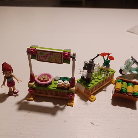 Lego friends Mias lemonade stand