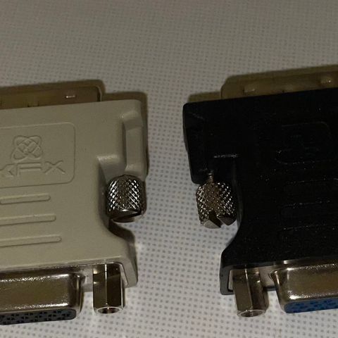 DVI til VGA adapter