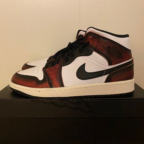 AIR JORDAN 1 MID SE