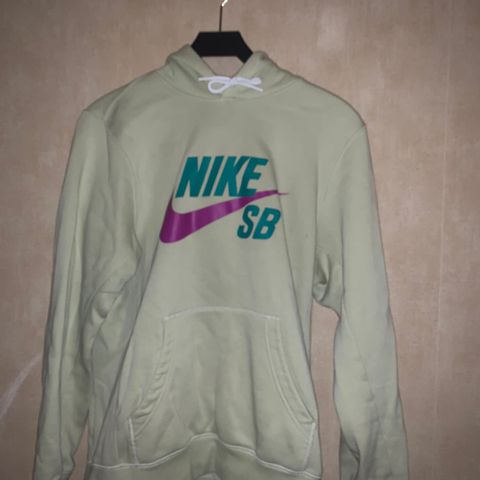 Nike Hettegenser