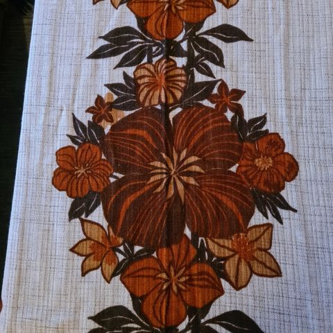 2 Retro lange gardiner, hvit med brune blomster, 125 × 196 cm
