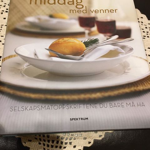 Boka: Middag med venner