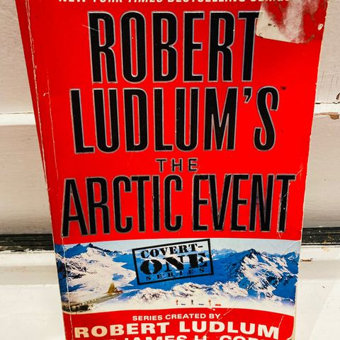 Robert Ludlum’s The Arctic Event - James Cobb bok engelsk English