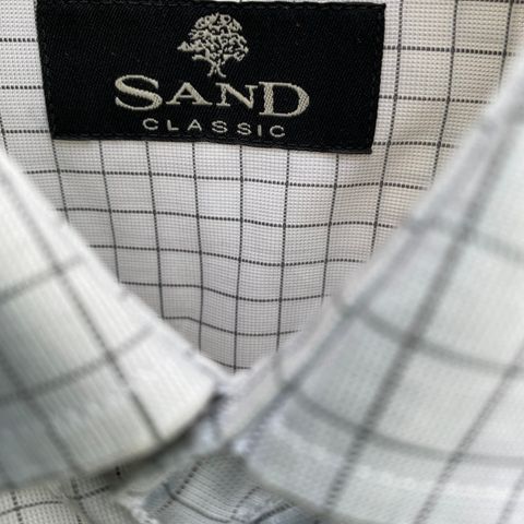 Sand classic skjorte.