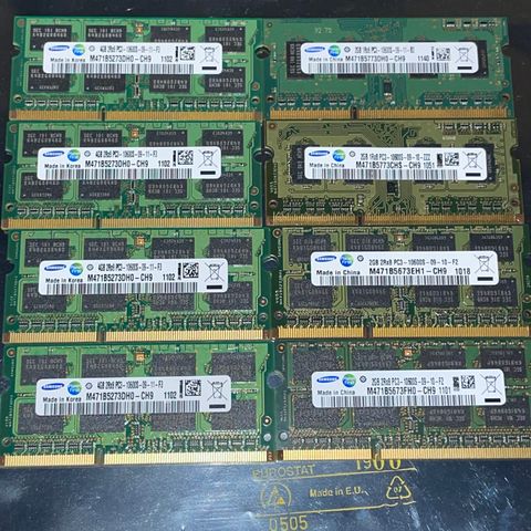 RAM 4GB 2Rx8 PC3 M471B5273DH0-CH9 og 2GB