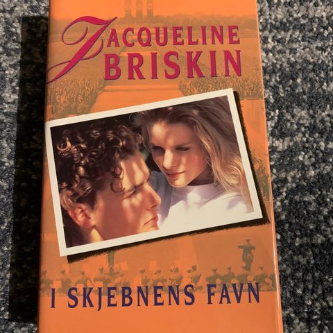 I skjebnens Favn - Jacqueline Briskin