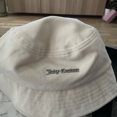Juicy Couture Velour Bucket hatt white