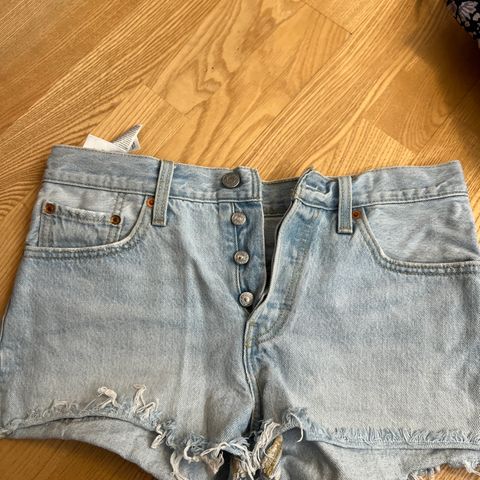 Levis 501 shorts størrelse W27