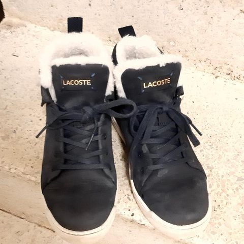 Lacoste skinnsko. Vantette