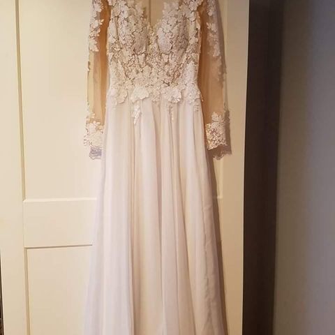 Brudekjole- Snow white wedding dress with laces