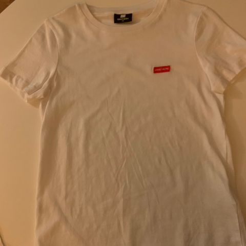 Hvit t-skjorte fra Sweet sktbs, str. XS