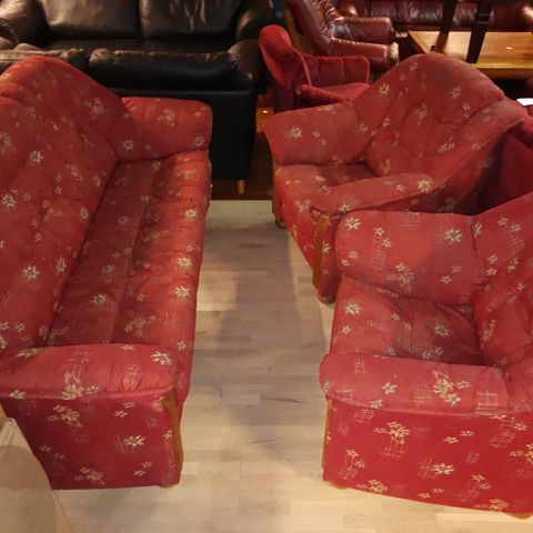 Sofa + 2 stoler farge rød.