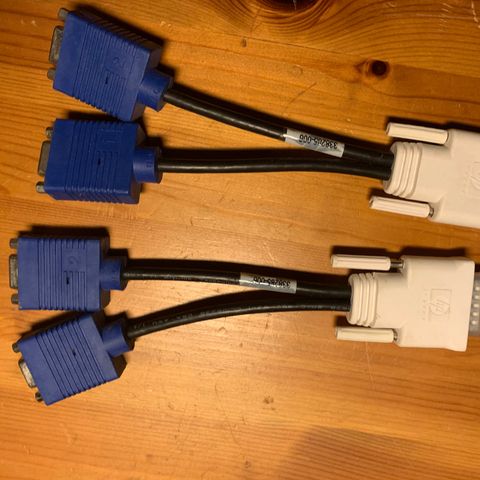 DVI splitter 1 inn 2 VGA ut