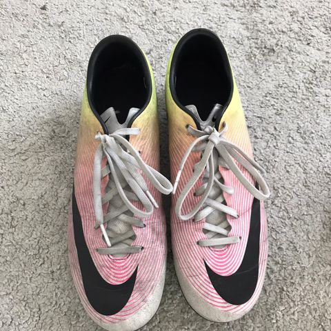 Nike fotballsko str 40,5