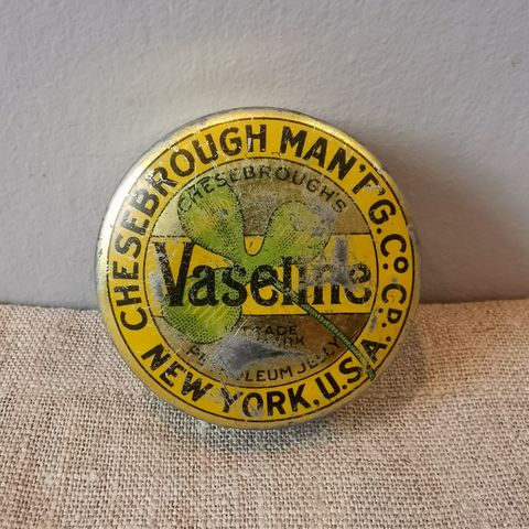 Metallboks ca 1940 Vaseline Chesebrough Man'F G. Co. CP. New York USA