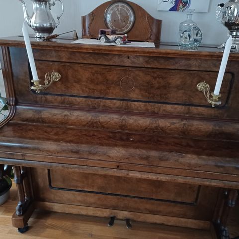 Antikk Piano + 110 år i Ypperlig stand