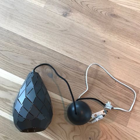 Taklampe med komplett oppheng