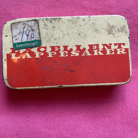 Vintage lappesaker - samlerobjekt 8 x 4 cm boks