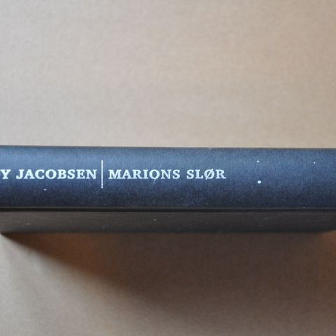 Marions slør. Roy Jacobsen. Innb.. Sendes