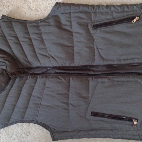 Zara vest, liten M, kr 175,-