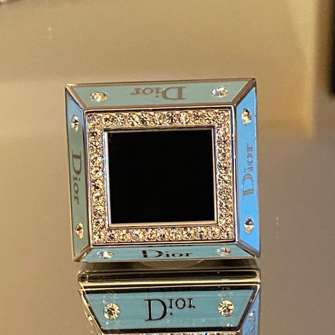 Dior princess ring og Chanel compact parfyme