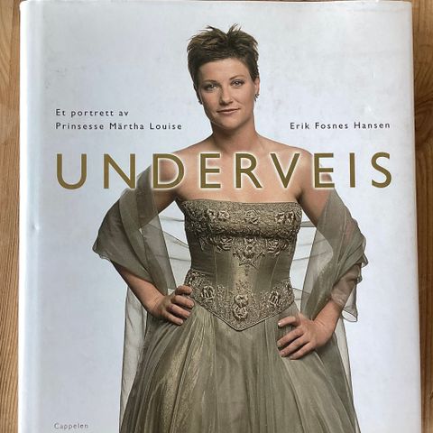 1 flott og spesiell bok «UNDERVEIS» Portrett av Prinsesse Märtha Louise