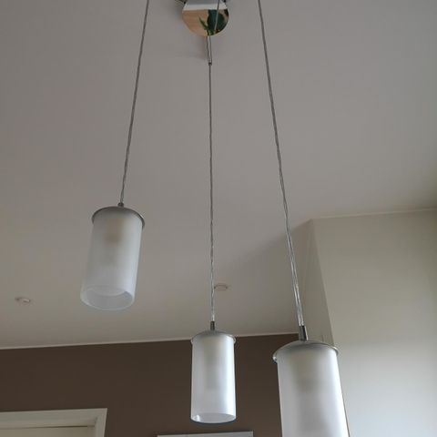 Pent brukt taklampe/takpendel med tre pendler