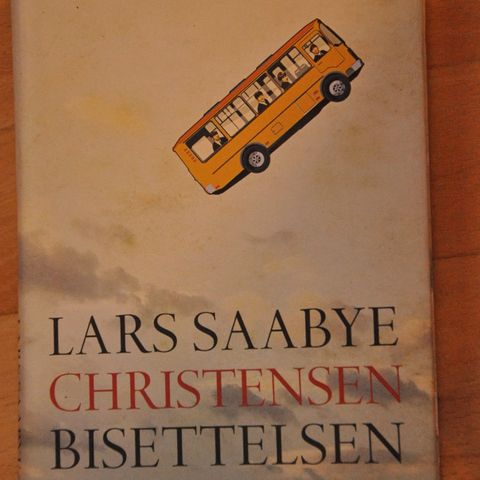 Bisettelsen: Lars Saabye Christensen. Innb. (AJ). Sendes