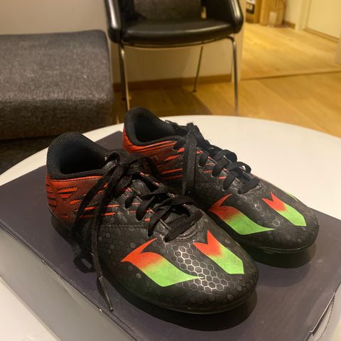 Adidas fotballsko knotter str32